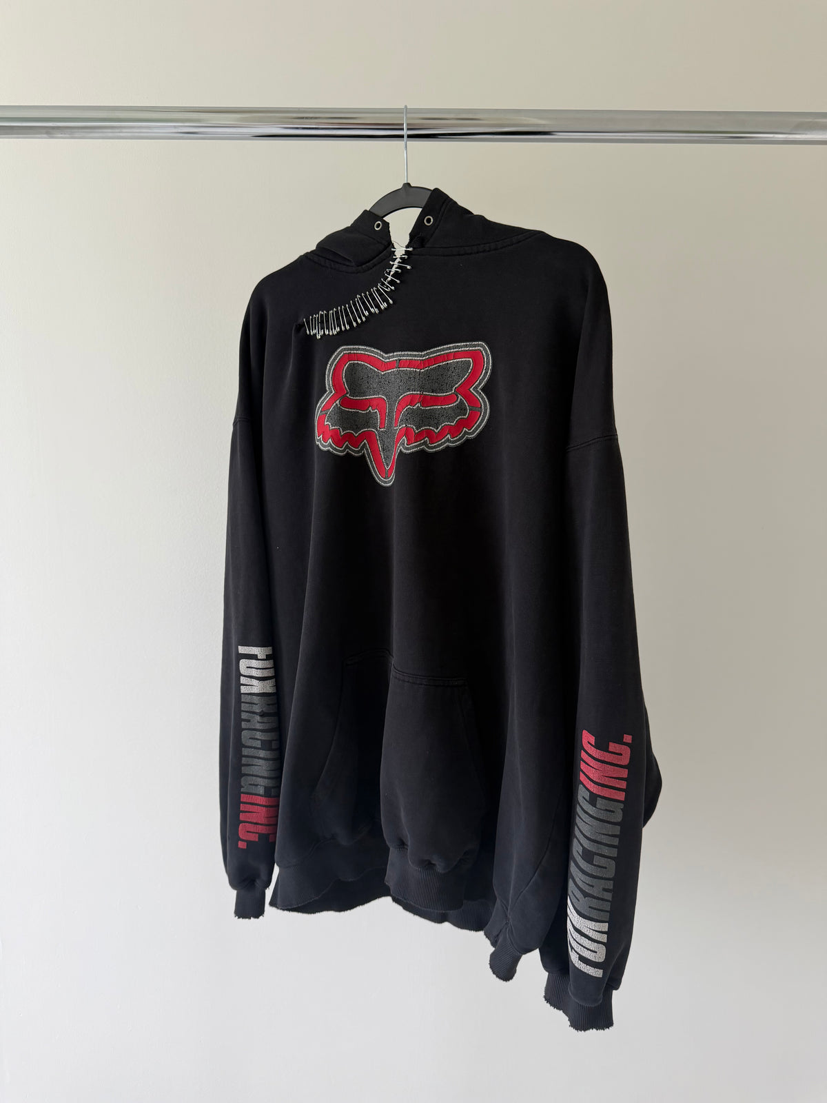 Vintage 2000s Fox Racing Faded and Pinned Hoodie - 2XL (28x28)