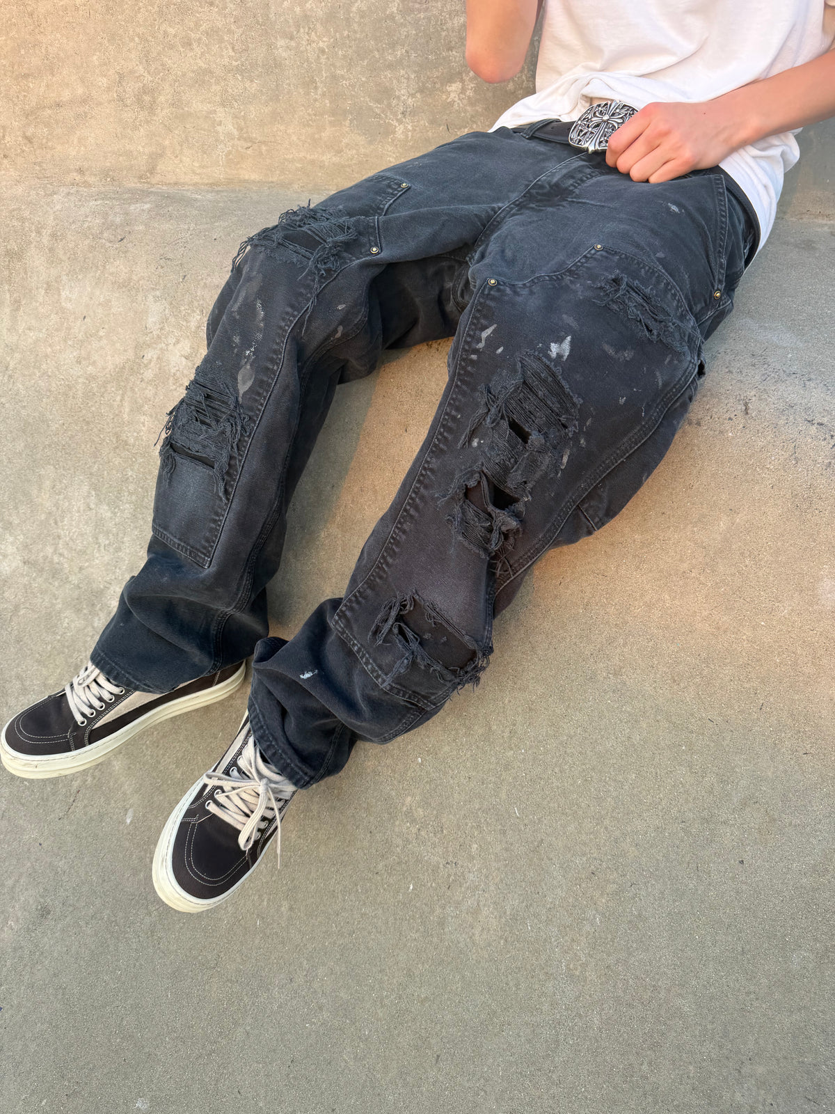 Faded and Thrashed Black Double Knee | 30x30