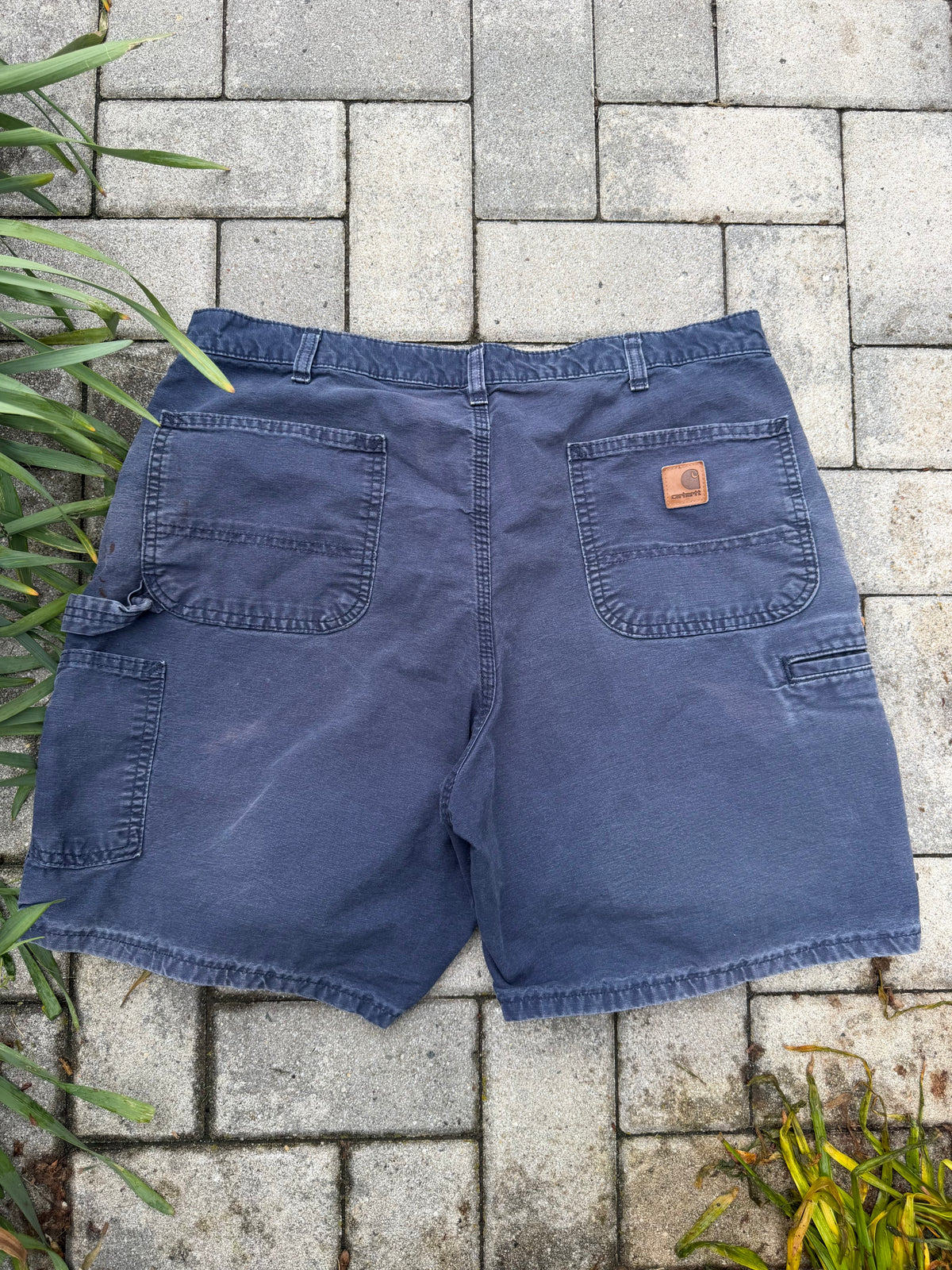Faded and Thrashed Single Knee Short | 38